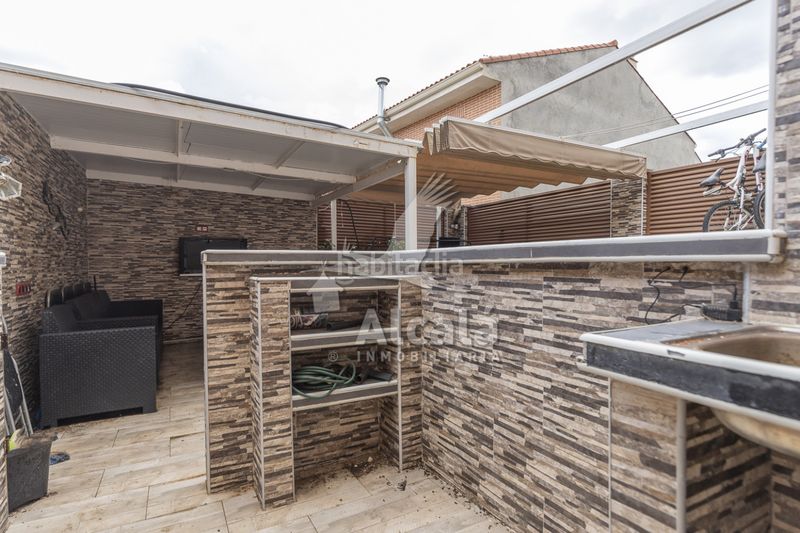 Foto a5f53848-57ad-4481-a80d-6534682bafa9. Casa adossada amb calefacció aparcament a Valdeavero