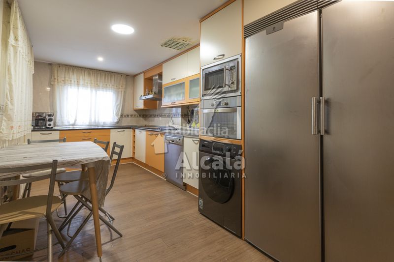 Foto cd00a95e-c589-4364-9e01-d68f58515a62. Casa adossada amb calefacció aparcament a Valdeavero