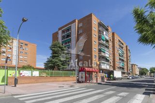 Etagenwohnung in Reyes Católicos. Piso de 3 habitaciones con ascensor en zona centrica de alcala d