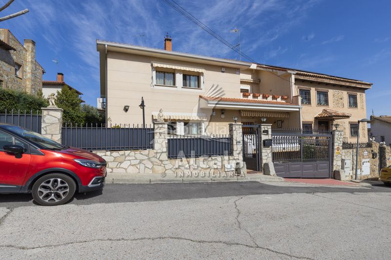 Foto 9b46b65d-8057-483e-b89d-9df599970d32. Casa amb calefacció aparcament a Loeches