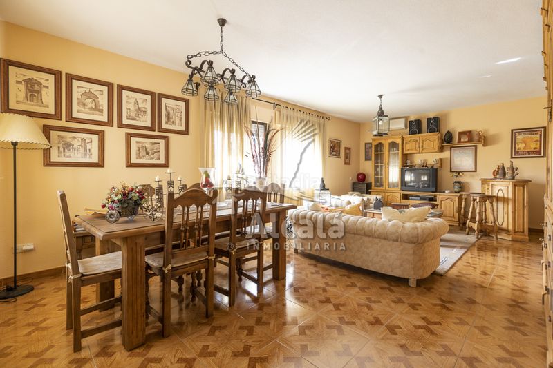 Foto d0a21a83-9de3-4d71-91bf-ee5c7ff413c0. Casa amb calefacció aparcament a Loeches