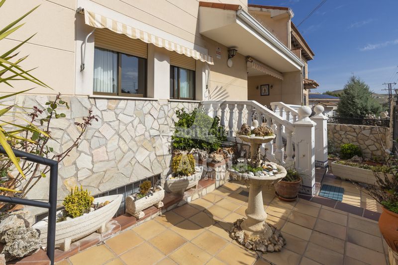 Foto f2f98242-980f-475e-ad41-f17158f3c7da. Casa amb calefacció aparcament a Loeches