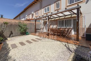 Casa a schiera in Torrejón del Rey. Descubre este chalet adosado en torrejón del rey  guadalajara  ,