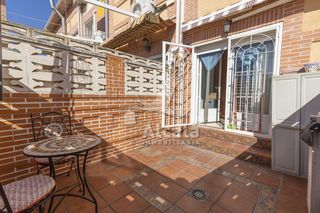 Casa a Villanueva de la Torre. Adosado con 4 dormitorios en el centro de villanueva de la torre