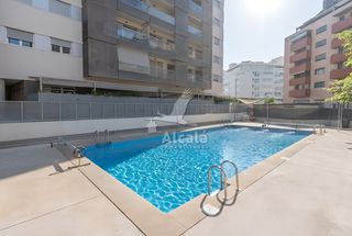 Appartamento in Ensanche. Piso en venta en el ensanche con 3 habitaciones y terraza en urb