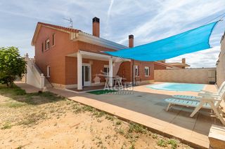 Haus in Cabanillas del Campo. Espectacular chalet independiente con piscina y posibilidad de d