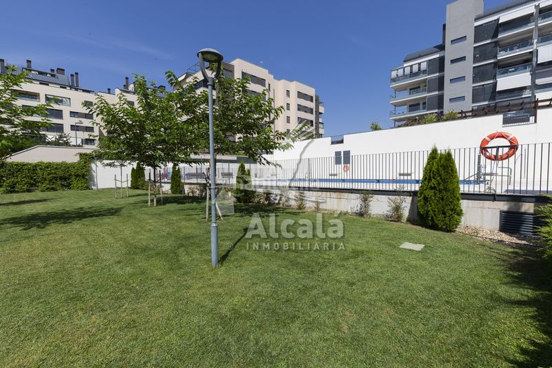 Foto 4e80bed2-cce5-4f38-b6bb-ba287d168ff9. Àtic amb calefacció aparcament piscina a Urbanizaciones Rivas - Vaciamadrid