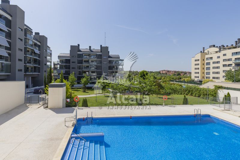 Foto 8f0ed41a-769f-437b-9d99-0581c4bd4cd9. Àtic amb calefacció aparcament piscina a Urbanizaciones Rivas - Vaciamadrid