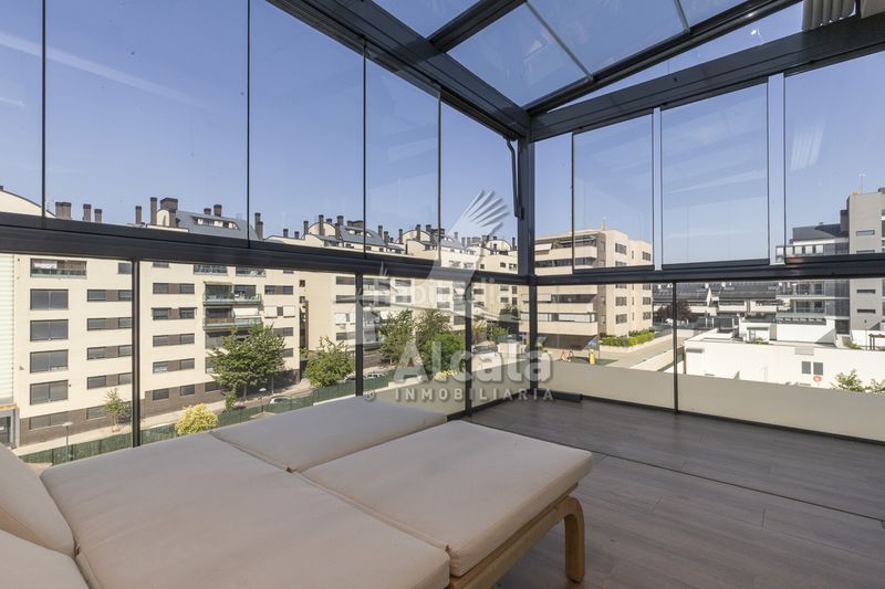 Foto a54e0b6d-ea71-4a3d-9199-5d2b139f5bf3. Àtic amb calefacció aparcament piscina a Urbanizaciones Rivas - Vaciamadrid