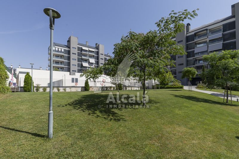 Foto b51a1a76-3718-43c2-be9e-e1348bea75eb. Àtic amb calefacció aparcament piscina a Urbanizaciones Rivas - Vaciamadrid