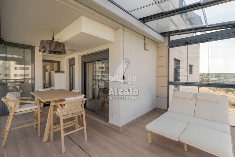 Foto b5b94b3d-550d-4913-8258-d1f2b4a074f0. Àtic amb calefacció aparcament piscina a Urbanizaciones Rivas - Vaciamadrid