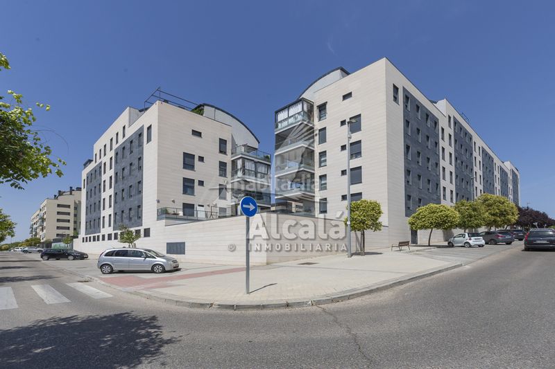 Foto d52dd0ca-7b50-47ad-835b-c18bb2274136. Àtic amb calefacció aparcament piscina a Urbanizaciones Rivas - Vaciamadrid