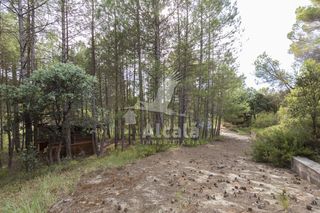 Fondo rustico in Trillo. ?parcela de 2.798 m en urbanización valdenaya trillo