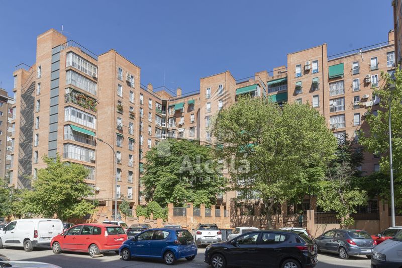 Foto e6b01c7b-d13f-4a6b-a516-9e577babb3bc. Pis amb calefacció aparcament a Palomeras Sureste Madrid