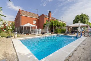 Casa a Camarma de Esteruelas. Estupendo chalet independiente en una sola planta,con piscina pr
