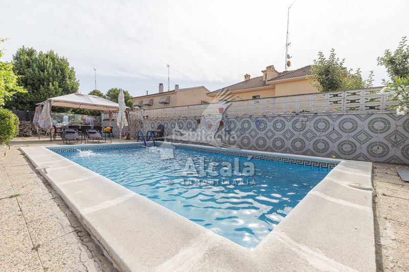 Foto 6910ef3d-c8af-452c-a293-ce93241898c6. Casa amb calefacció aparcament piscina a Camarma de Esteruelas