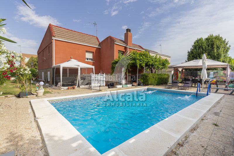 Foto 7717e505-a83f-488b-adca-f3ba6dda61f0. Casa amb calefacció aparcament piscina a Camarma de Esteruelas