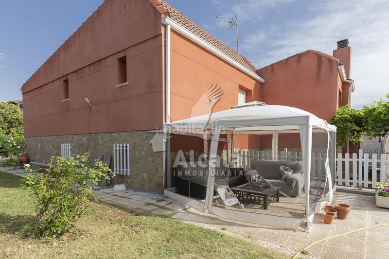 Foto 919ea63b-9c20-4926-8069-c109c9c09d81. Casa amb calefacció aparcament piscina a Camarma de Esteruelas