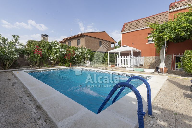 Foto fc439b46-e58a-4cc8-8ef4-021610c8f795. Casa amb calefacció aparcament piscina a Camarma de Esteruelas