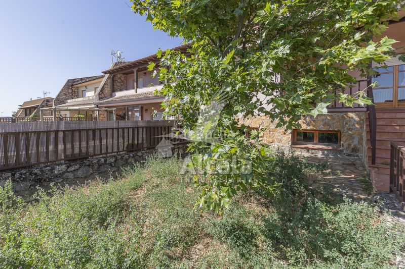 Foto 1a1f8335-f327-4c43-83bc-59217a954e68. Casa adossada amb calefacció a Alocén