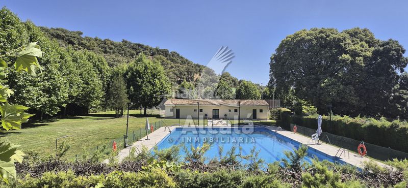 Foto 5294f94c-2e91-43d8-a884-c08f3d31c746. Casa adossada amb calefacció a Alocén