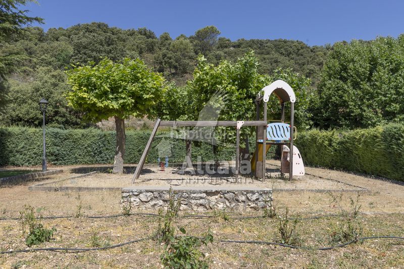 Foto 7085c358-37e5-4a67-ad42-ba5805bad3e1. Casa adossada amb calefacció a Alocén
