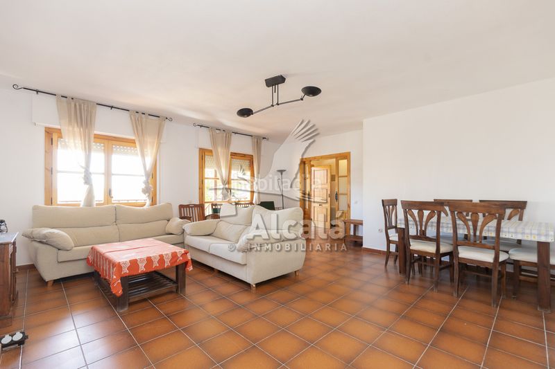 Foto 9f566589-50db-40a3-b014-f2a1ba92737e. Casa adossada amb calefacció a Alocén