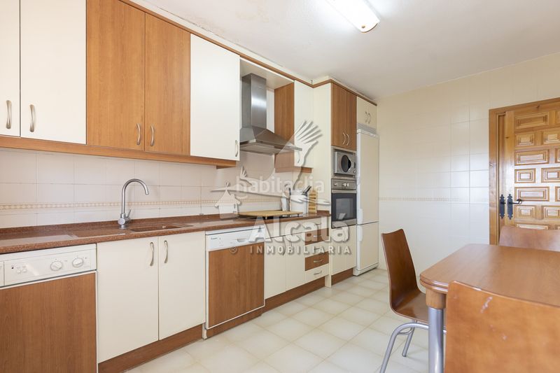 Foto ad530cd0-5c49-4c7f-9eb8-1bb1228045f8. Casa adossada amb calefacció a Alocén