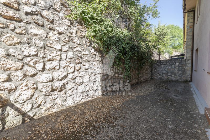 Foto b91eaabb-a26d-4d47-9e9d-ccaa2ff633a4. Casa adossada amb calefacció a Alocén