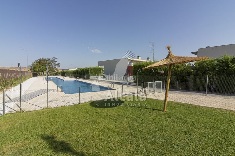 Foto 1252abad-7277-443a-aef6-017ad6ce0ba8. Pis amb calefacció aparcament piscina a Loeches