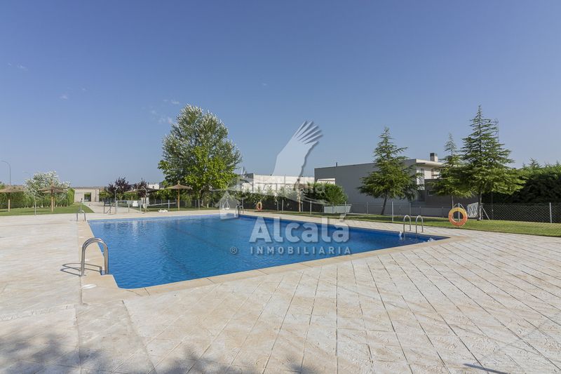 Foto 790328ea-b41d-42d3-aa3d-67da3d4a8e3a. Pis amb calefacció aparcament piscina a Loeches