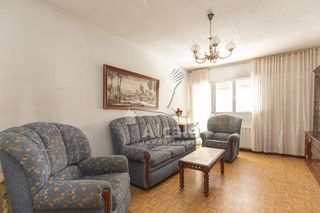 Pis a Pryconsa-Juan de Austria. Piso muy luminoso  con terraza y patio de uso exclusivo en zona