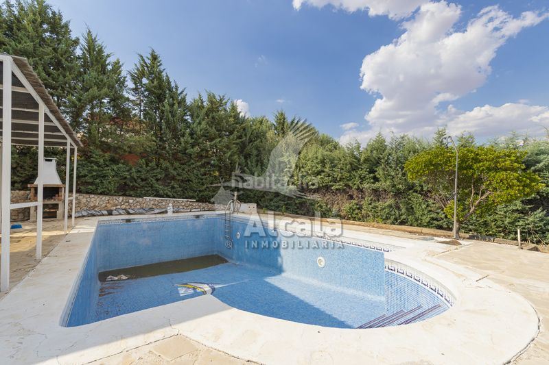 Foto 15675894-91ac-4200-ba00-7e27cd6e64b2. Casa amb calefacció aparcament piscina a Torrejón del Rey