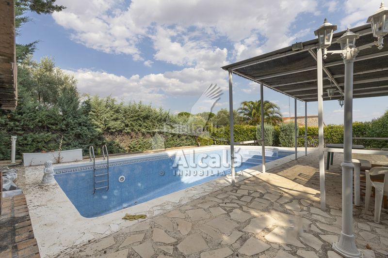 Foto 8f3acb7f-a0ba-4b7c-856f-163441b6ec2a. Casa amb calefacció aparcament piscina a Torrejón del Rey