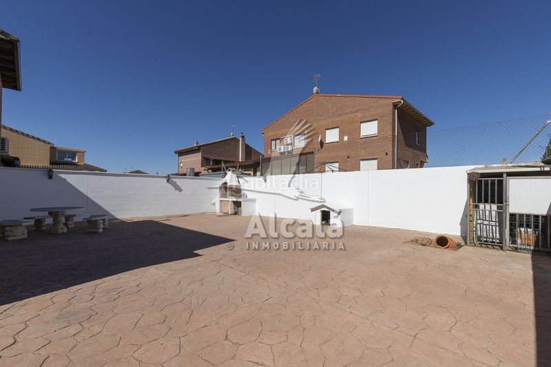 Foto aa6dc8fd-b897-47e7-8391-cf69b392b6c2. Casa pareada increible chalet pareado en Villanueva de la Torre