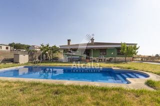 Maison à Matarrubia. Chalet independiente en una planta, con pisicna y parcela de 875