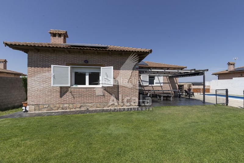 Foto 32745601-de60-4b89-b60d-1a8a20a7c690. Casa amb calefacció piscina a Torrejón del Rey