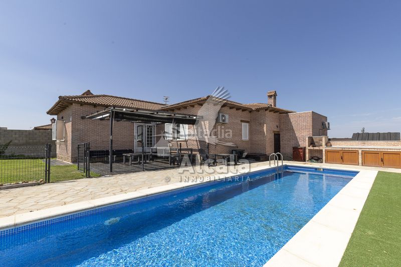 Foto 8bacc7e8-faa2-487b-9463-774c27252951. Casa amb calefacció piscina a Torrejón del Rey