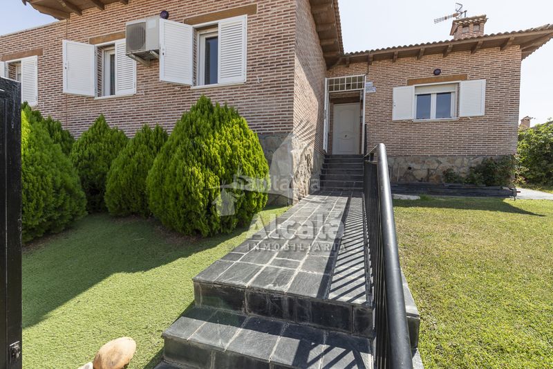 Foto 93a3cb47-67b8-47b7-ad91-f24208c497e7. Casa amb calefacció piscina a Torrejón del Rey