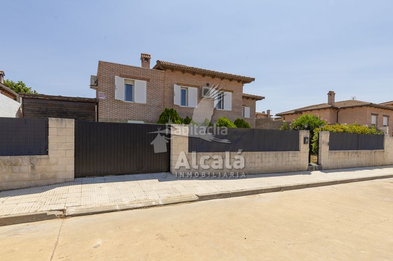 Foto b1709bab-34e8-4a94-a05d-70e307dc6467. Casa amb calefacció piscina a Torrejón del Rey