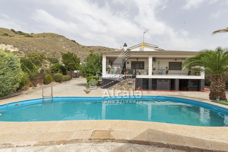 Foto efc6d65f-2d89-48cf-81ea-6e6780920ada. Casa amb calefacció aparcament piscina a Tielmes
