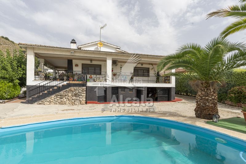 Foto f4279717-1cd2-44ce-b044-7860192afb37. Casa amb calefacció aparcament piscina a Tielmes
