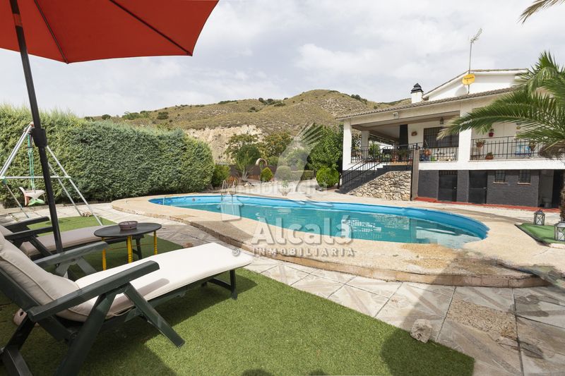 Foto f450e90c-66d5-459d-903d-8f19e7b12356. Casa amb calefacció aparcament piscina a Tielmes
