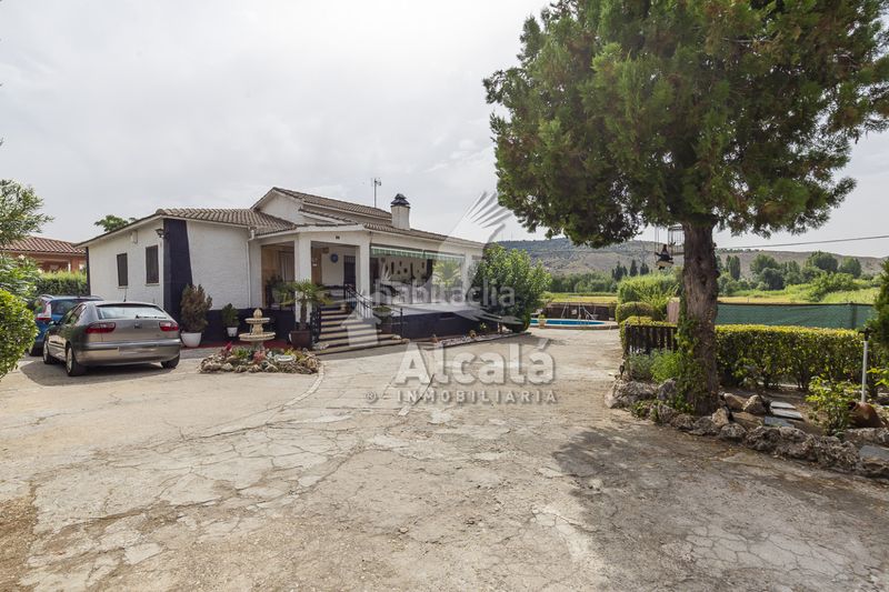 Foto fc8e06db-f07f-4e08-970c-6ec4f17956a8. Casa amb calefacció aparcament piscina a Tielmes
