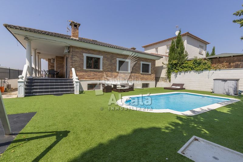 Foto 519569c2-56a2-4a4f-81aa-07f43d4d938e. Casa amb calefacció aparcament piscina a Santa Olalla