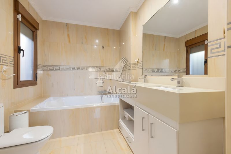 Foto 8a31b08d-2e06-4c45-91e8-b686fa0e541c. Casa amb calefacció aparcament piscina a Santa Olalla