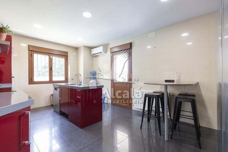 Foto aaad02c9-1da0-428e-806b-6bbc9de6d591. Casa amb calefacció aparcament piscina a Santa Olalla