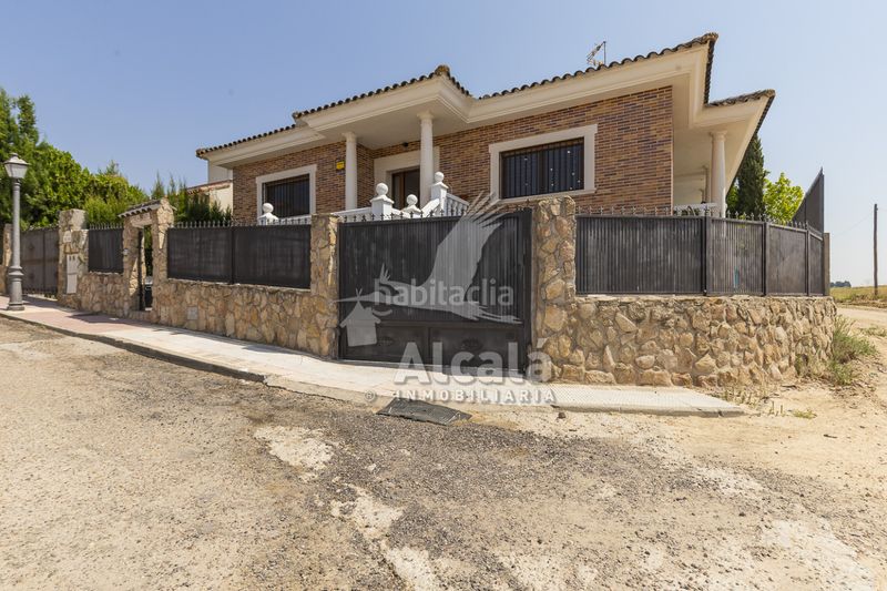 Foto c802ee8f-0659-488f-bfaa-bd14db710a75. Casa amb calefacció aparcament piscina a Santa Olalla