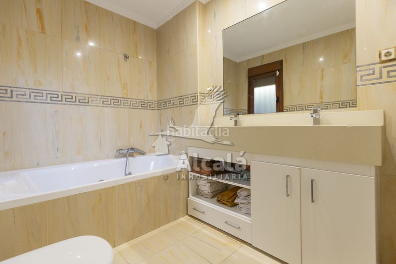 Foto f103f36b-b2be-401b-a59e-93b64ab6873d. Casa amb calefacció aparcament piscina a Santa Olalla