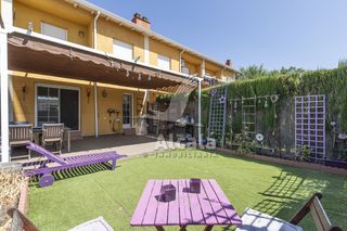 Casa adossada a Alovera. Oportunidad chalet adosado con buhardilla en alovera